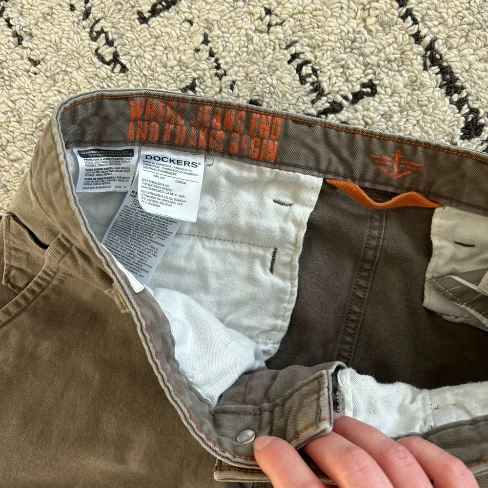 Dockers Slim Tapered Khaki Pants by Levi’s W32 L32